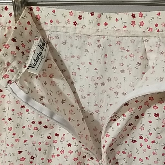 <VICTORIA HOLLEY> White/Pink/Maroon Floral Skirt - Picture 7 of 14